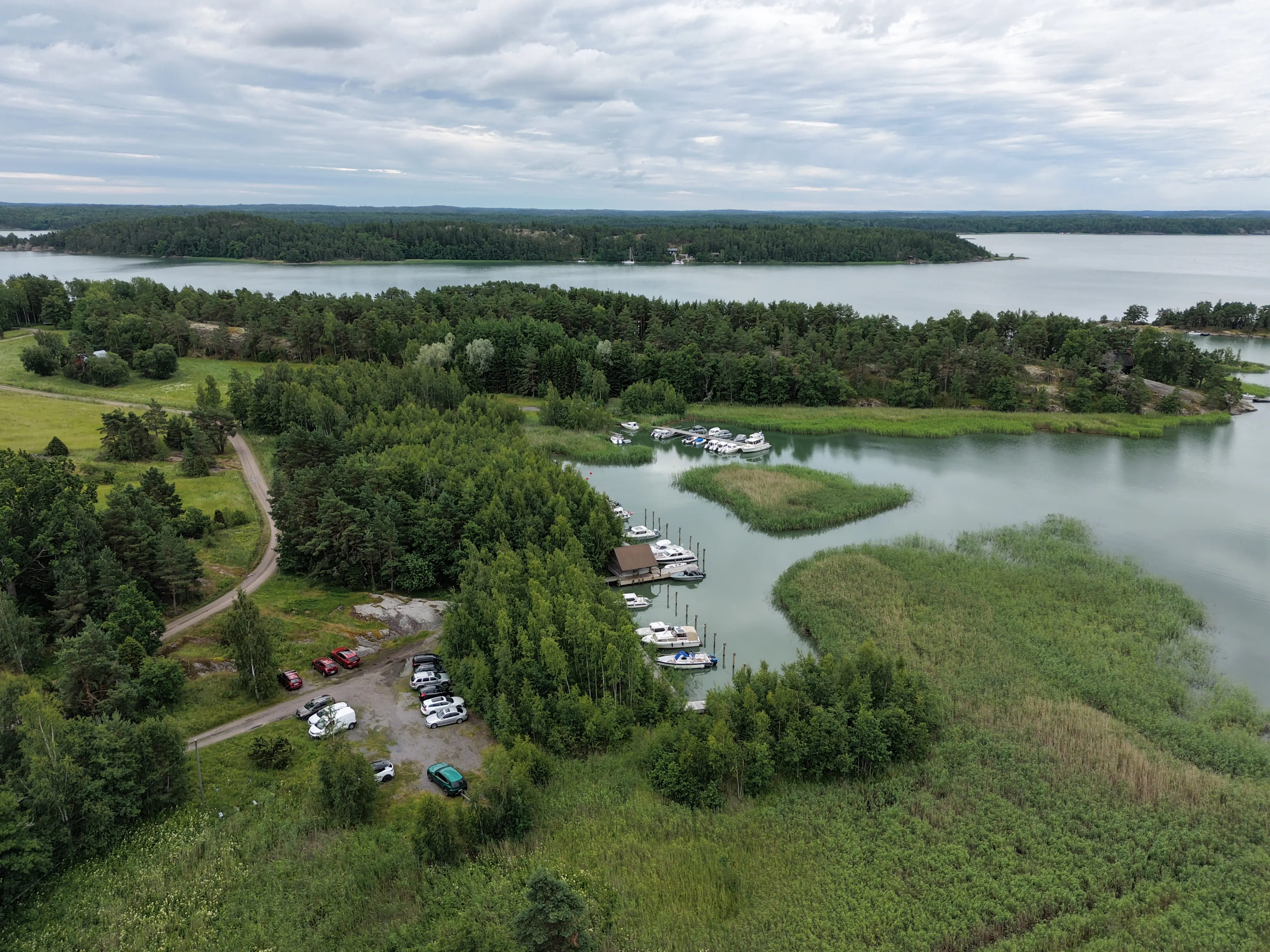 Kinttalan tilan venelaiturit Rymättylän rannassa
